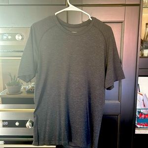 Lululemon lightweight workout shirt. worn once size M